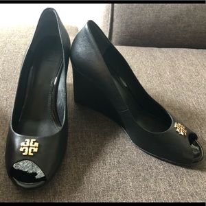 Tory Burch Black Jolie 85mm Peep Toe Wedges 7M